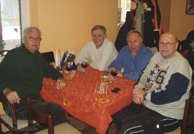 07_Na schuzce v pizzerii_2.jpg